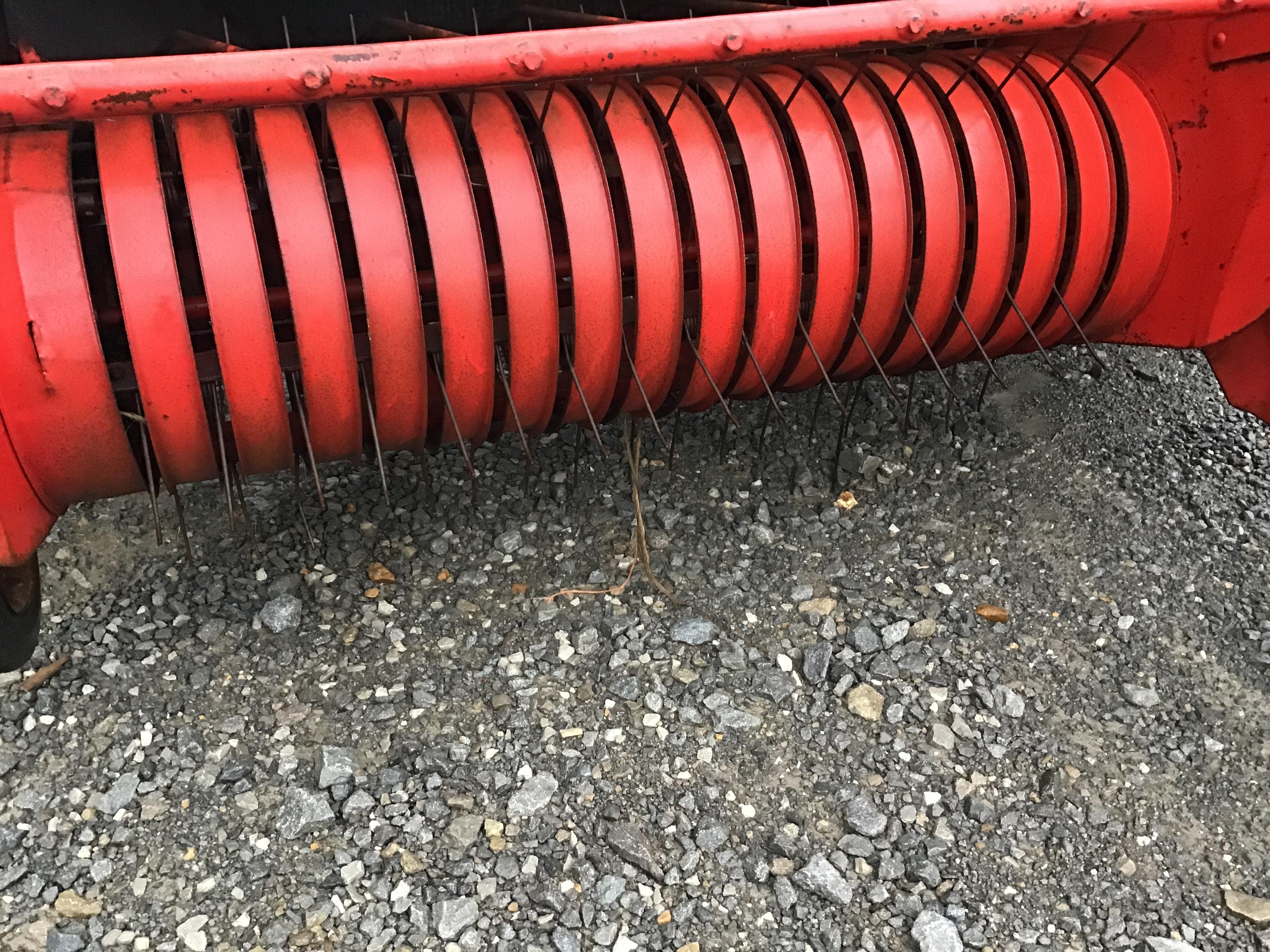 124 MASSEY FERGUSON SQUARE BALER