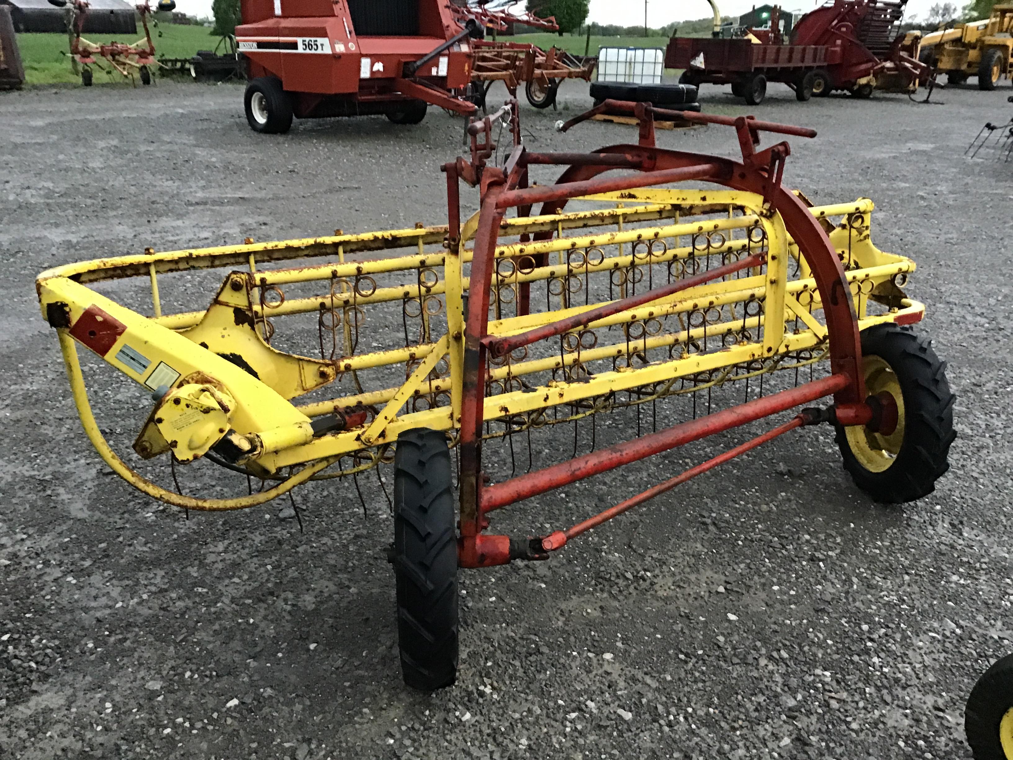 256 NEW HOLLAND HAY RAKE
