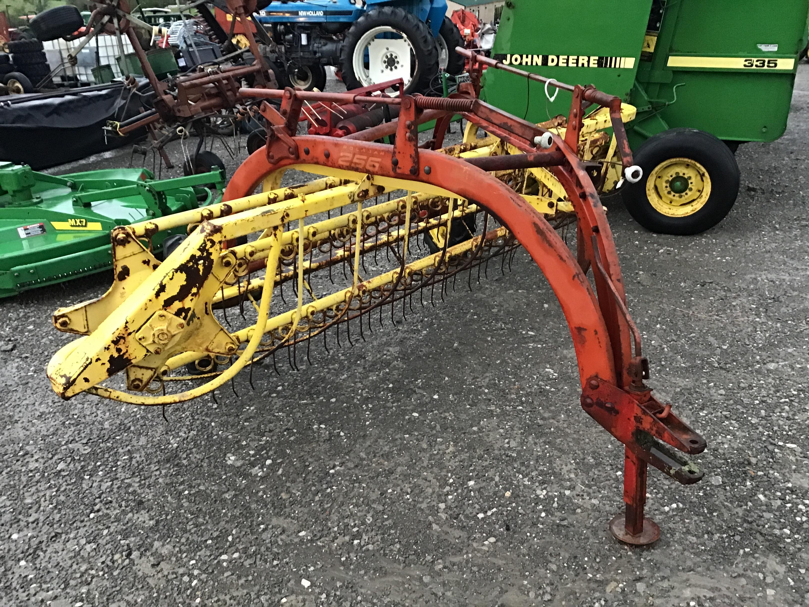 256 NEW HOLLAND HAY RAKE