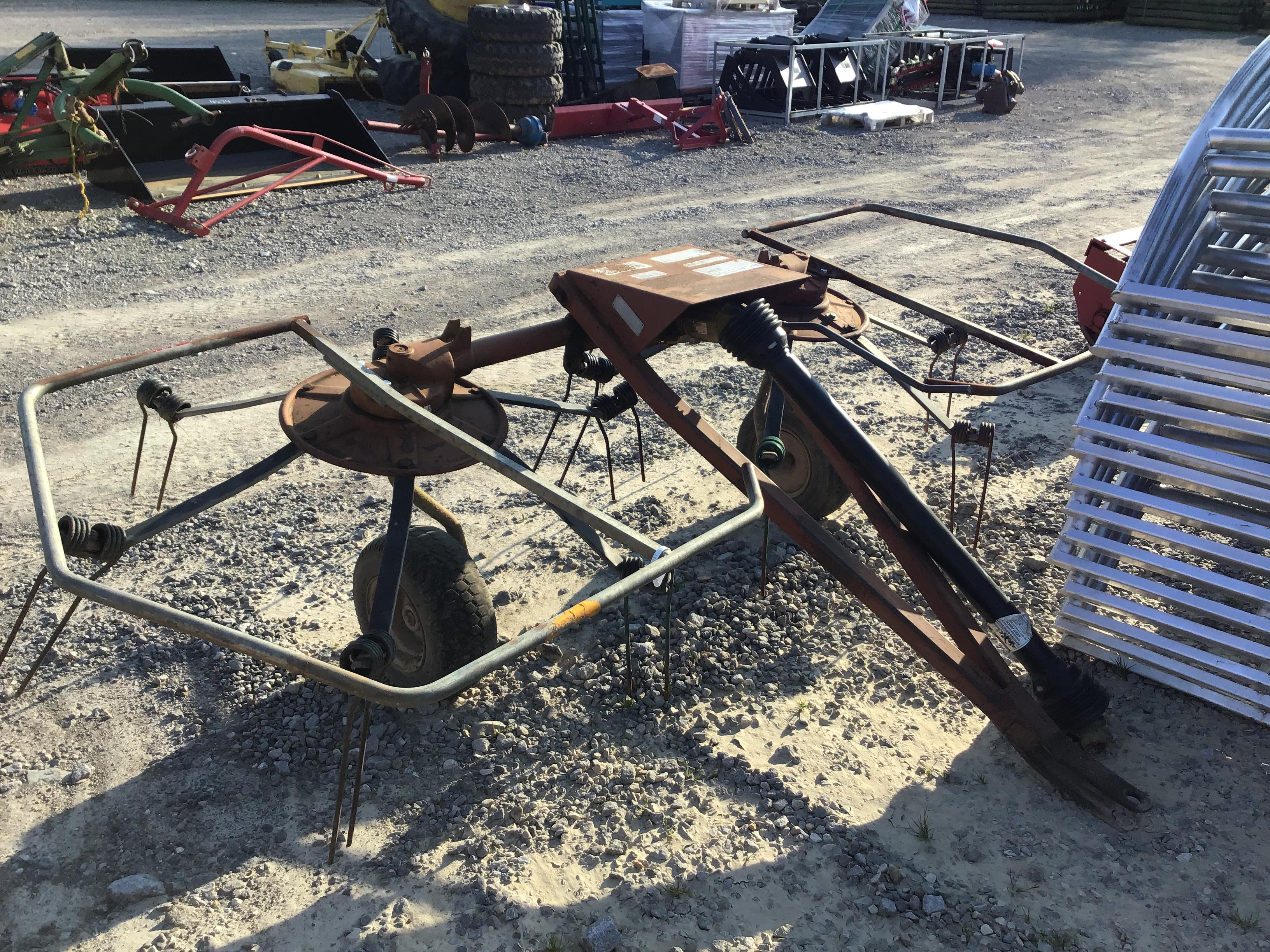 2 BASKET M&W HAY TEDDER