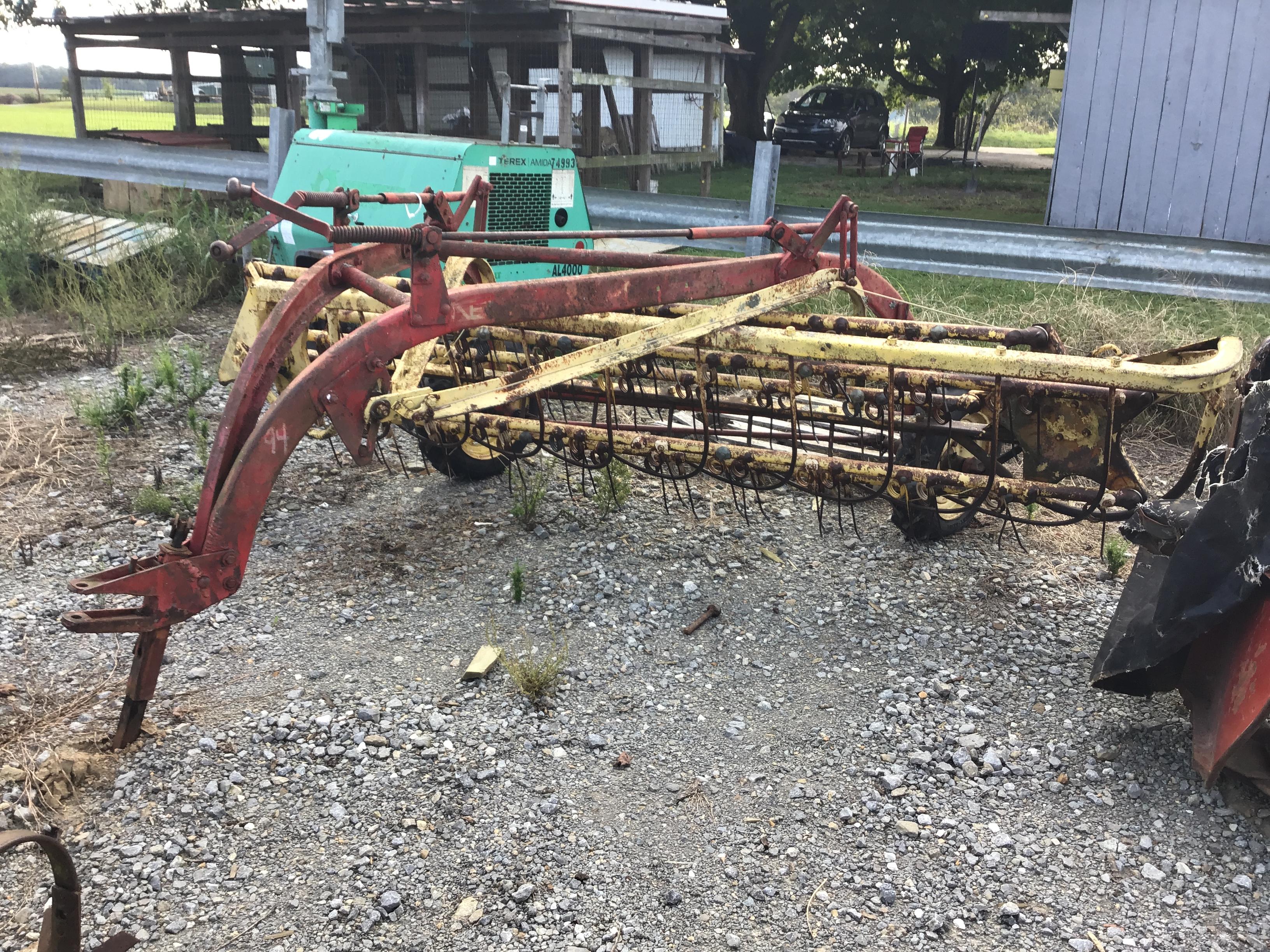 256 NEW HOLLAND HAY RAKE
