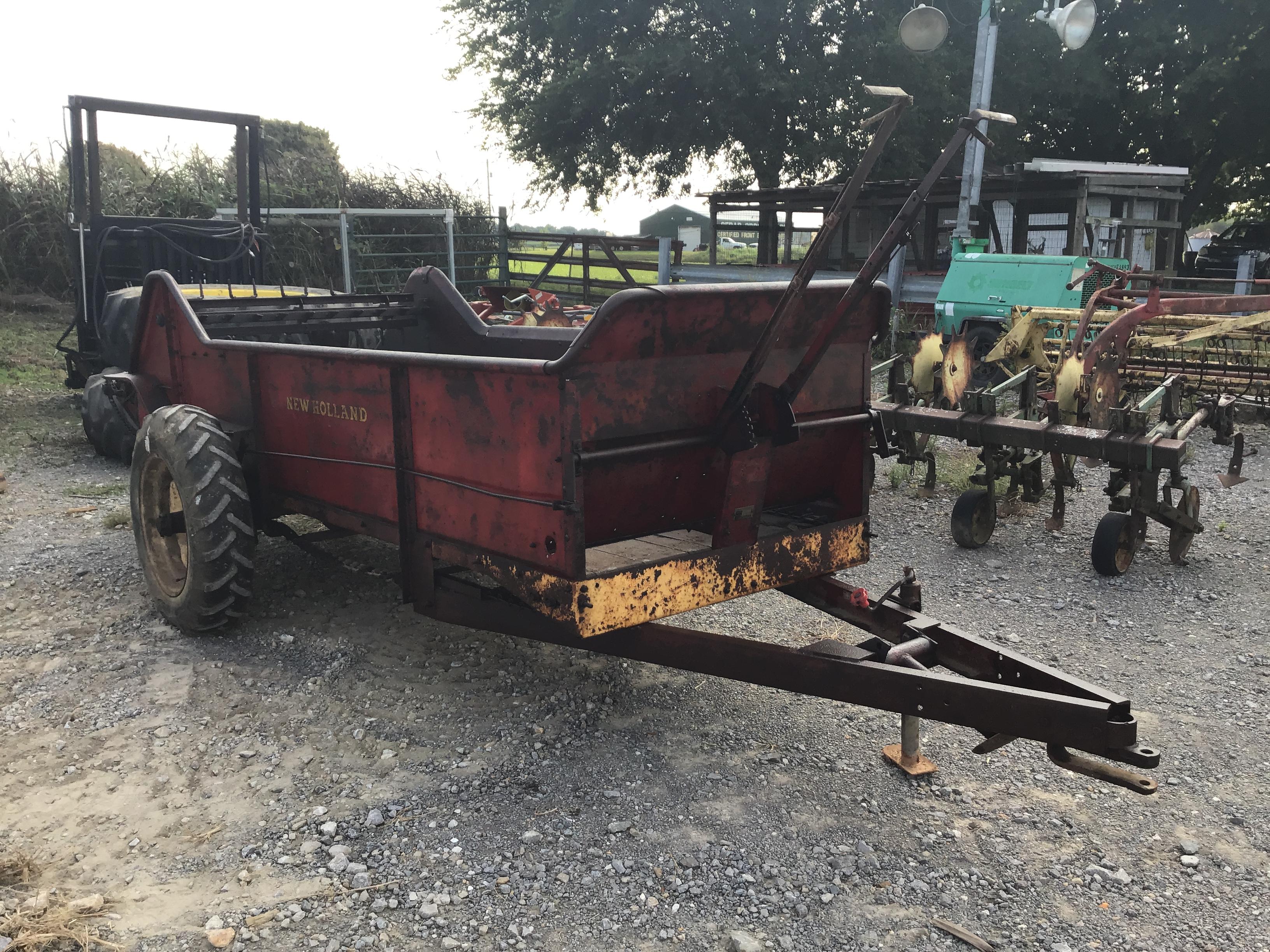 NEW HOLLAND MANURE SPREADER