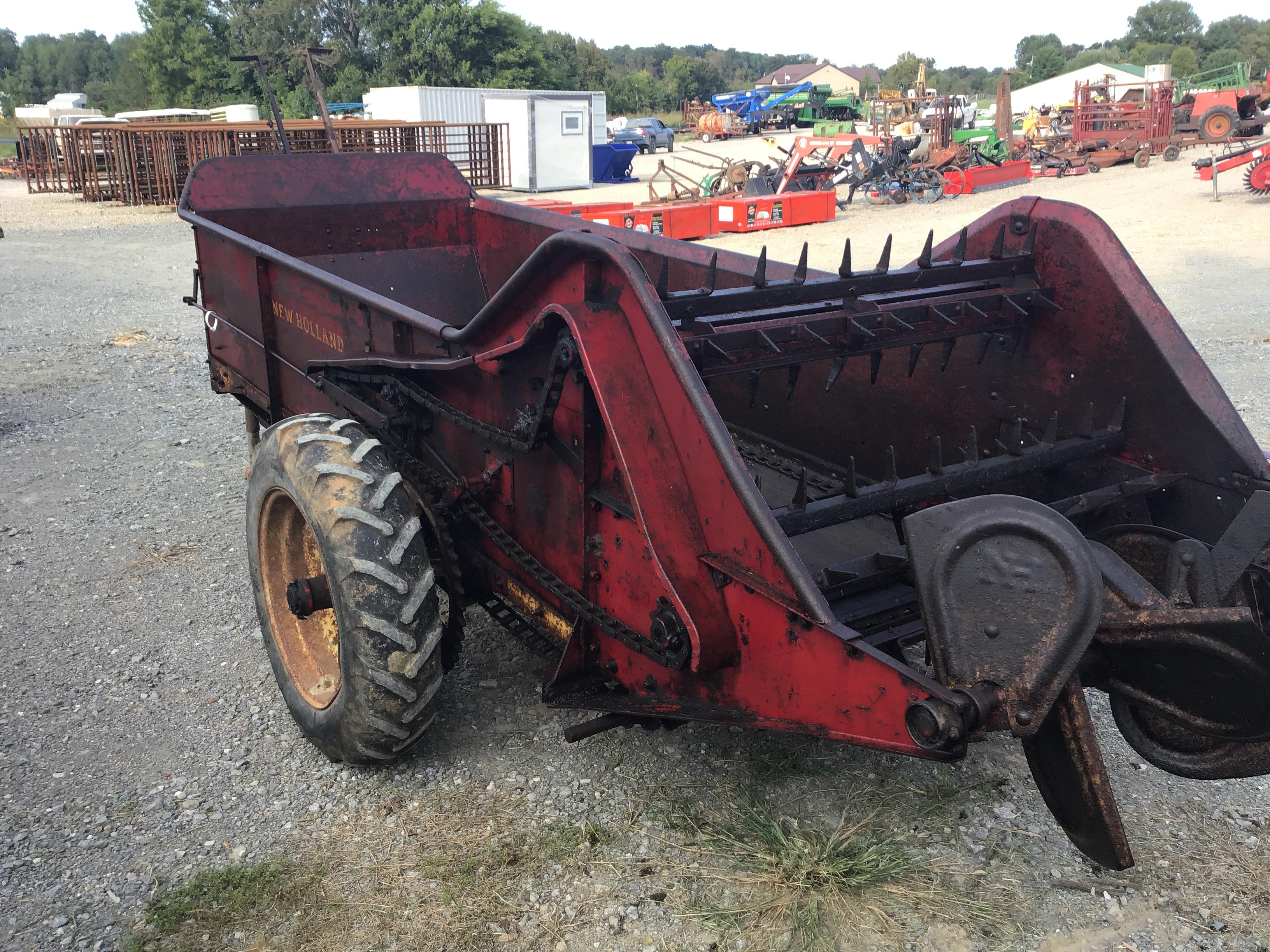 NEW HOLLAND MANURE SPREADER