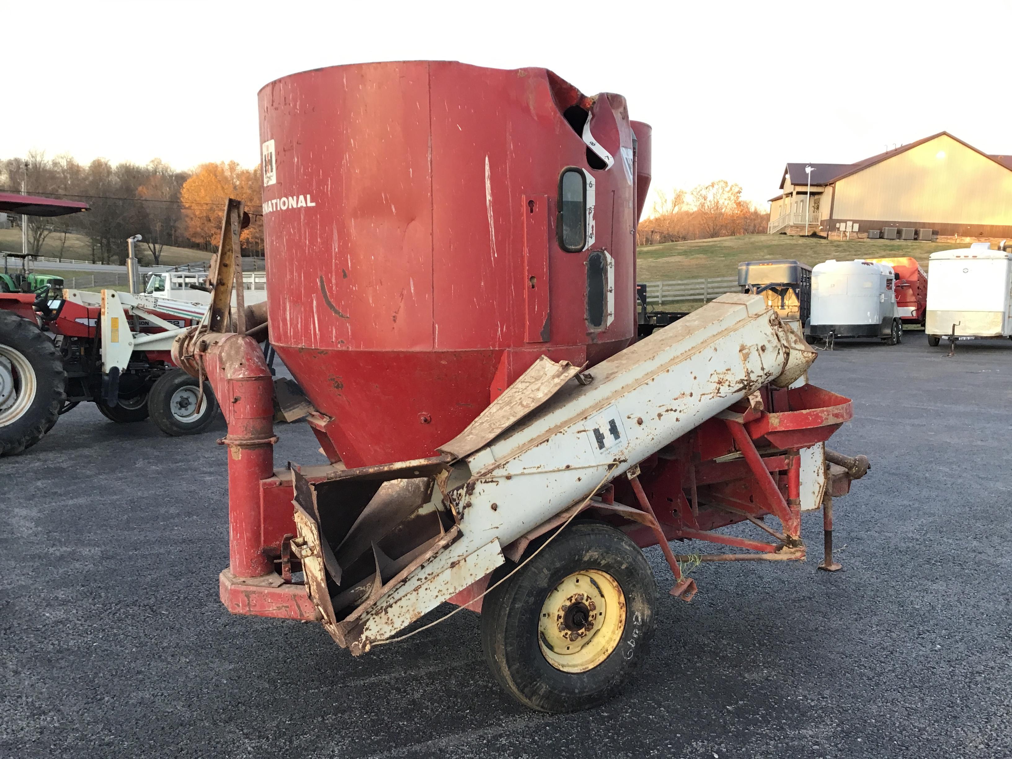 850 INTERNATIONAL FEED GRINDER