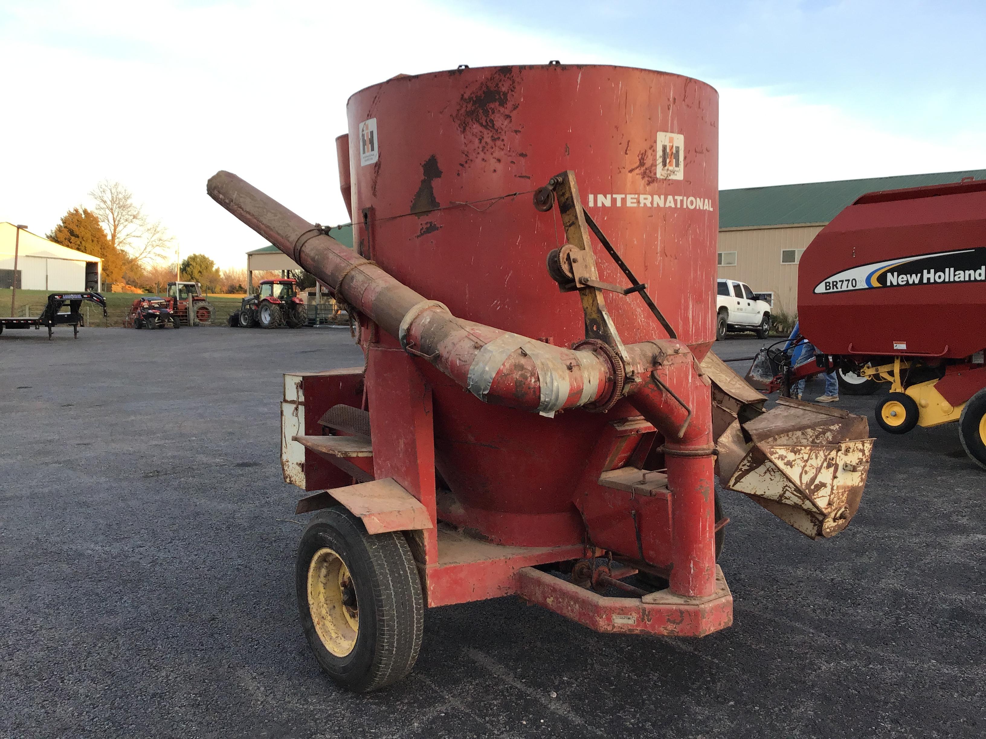 850 INTERNATIONAL FEED GRINDER