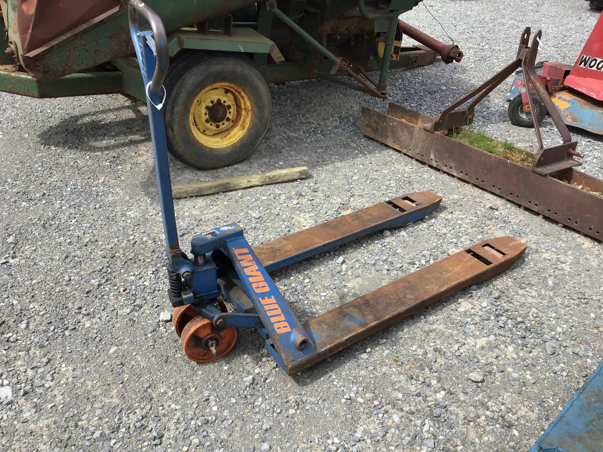 BLUE GIANT PALLET FORK LIFT