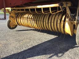 660 NEW HOLLAND ROUND BALER
