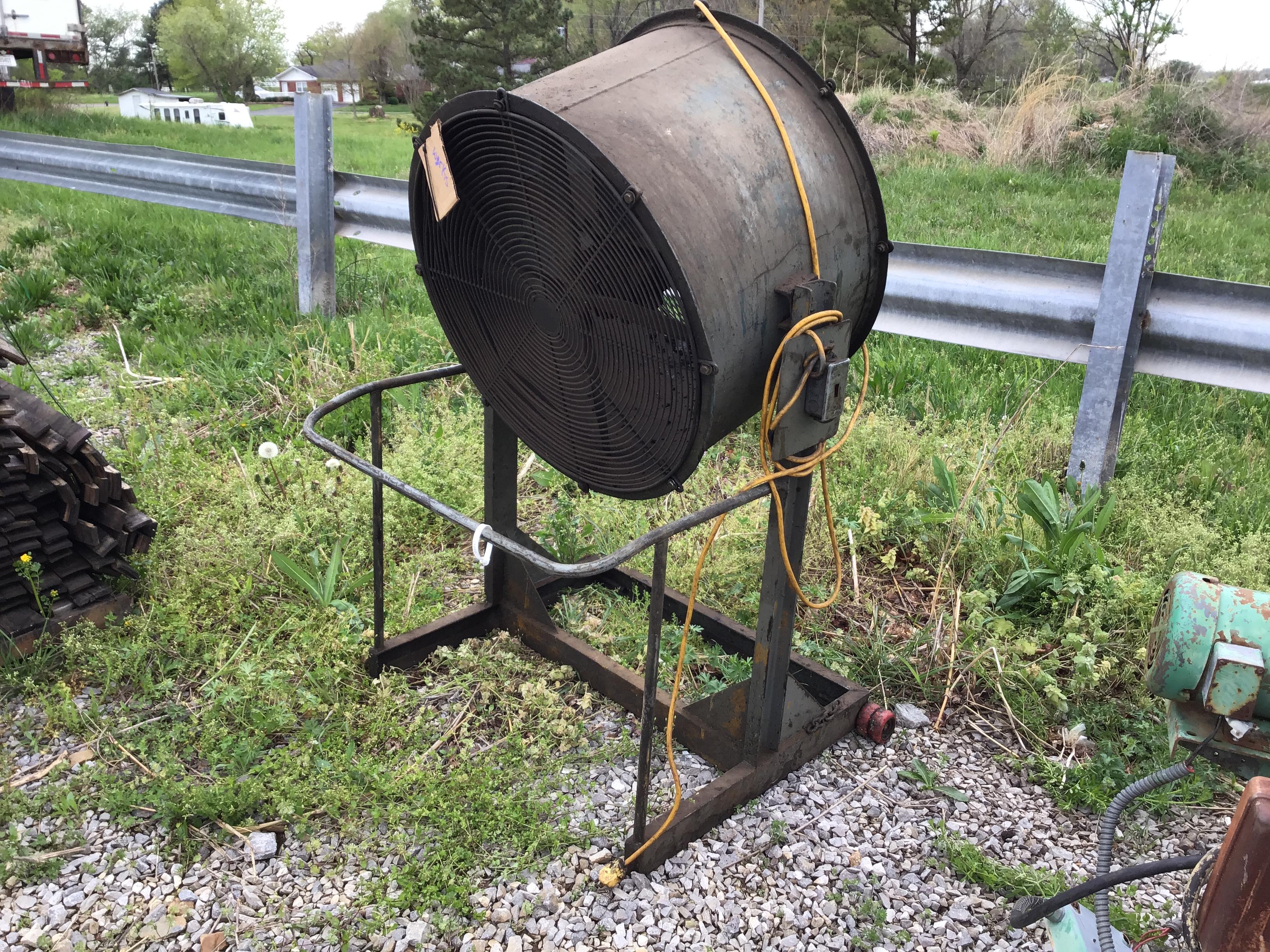 STANDING FAN