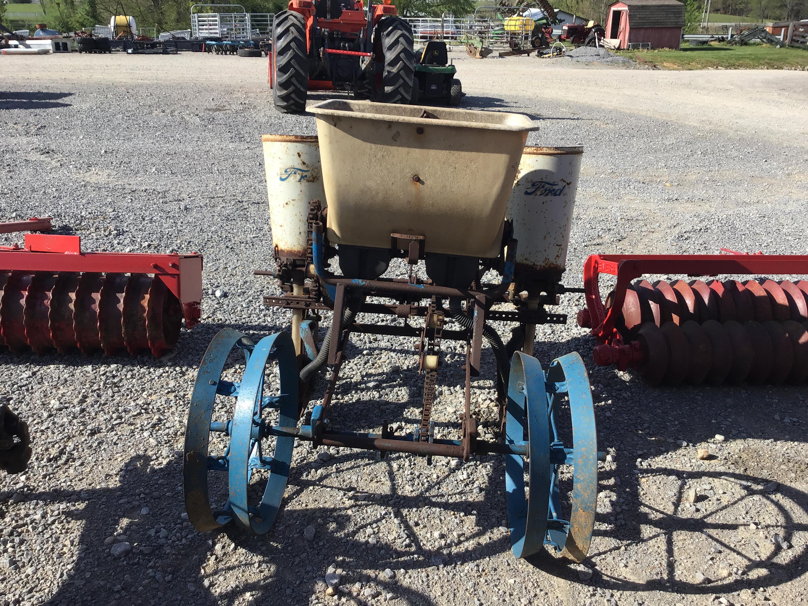 2 ROW 309 FORD CORN PLANTER