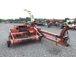 1060 GEHL CHOPPER W/ HAY AND CORN HEAD INCLUDED