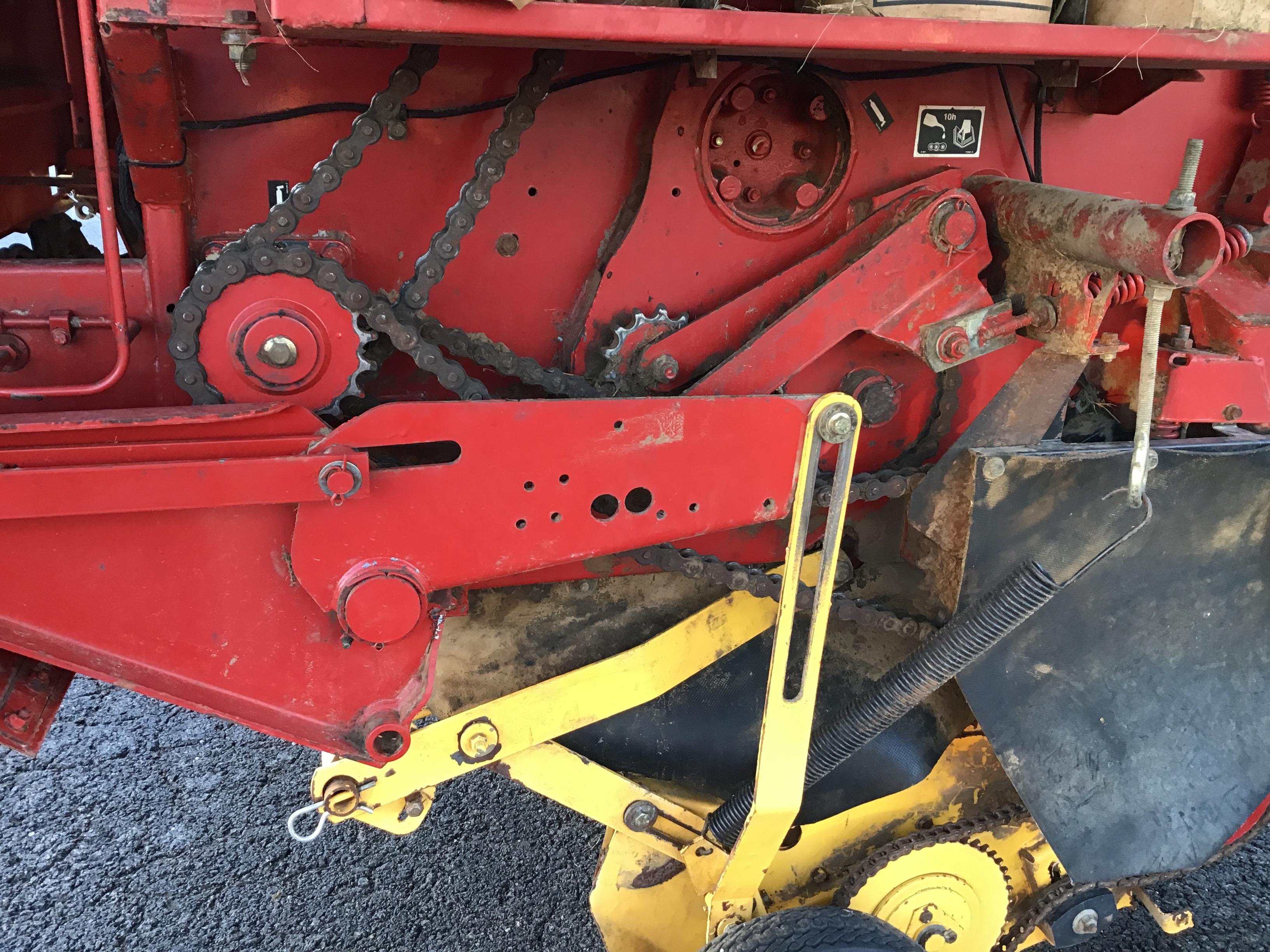 BR780 NEW HOLLAND ROUND BALER