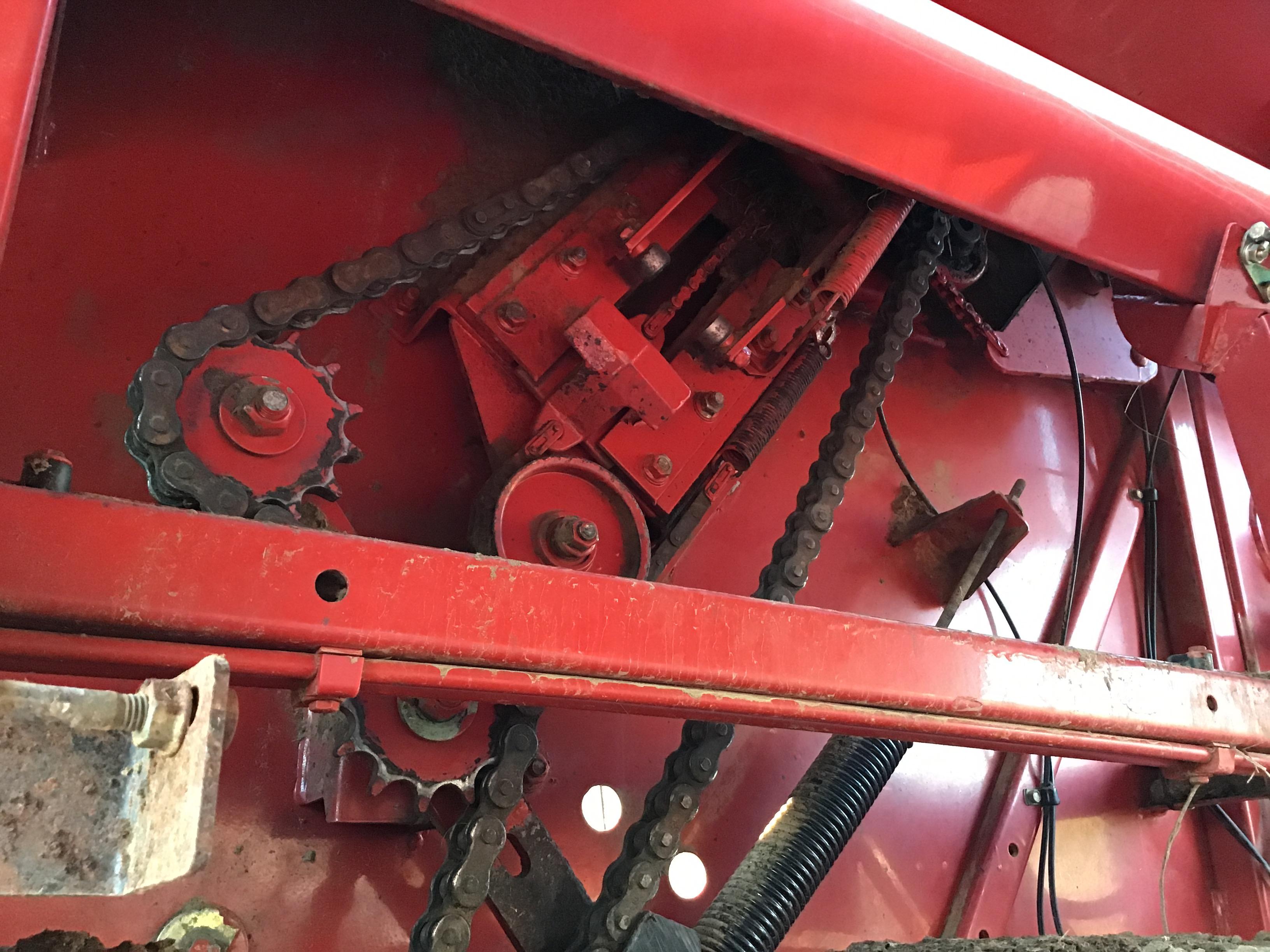 BR780 NEW HOLLAND ROUND BALER