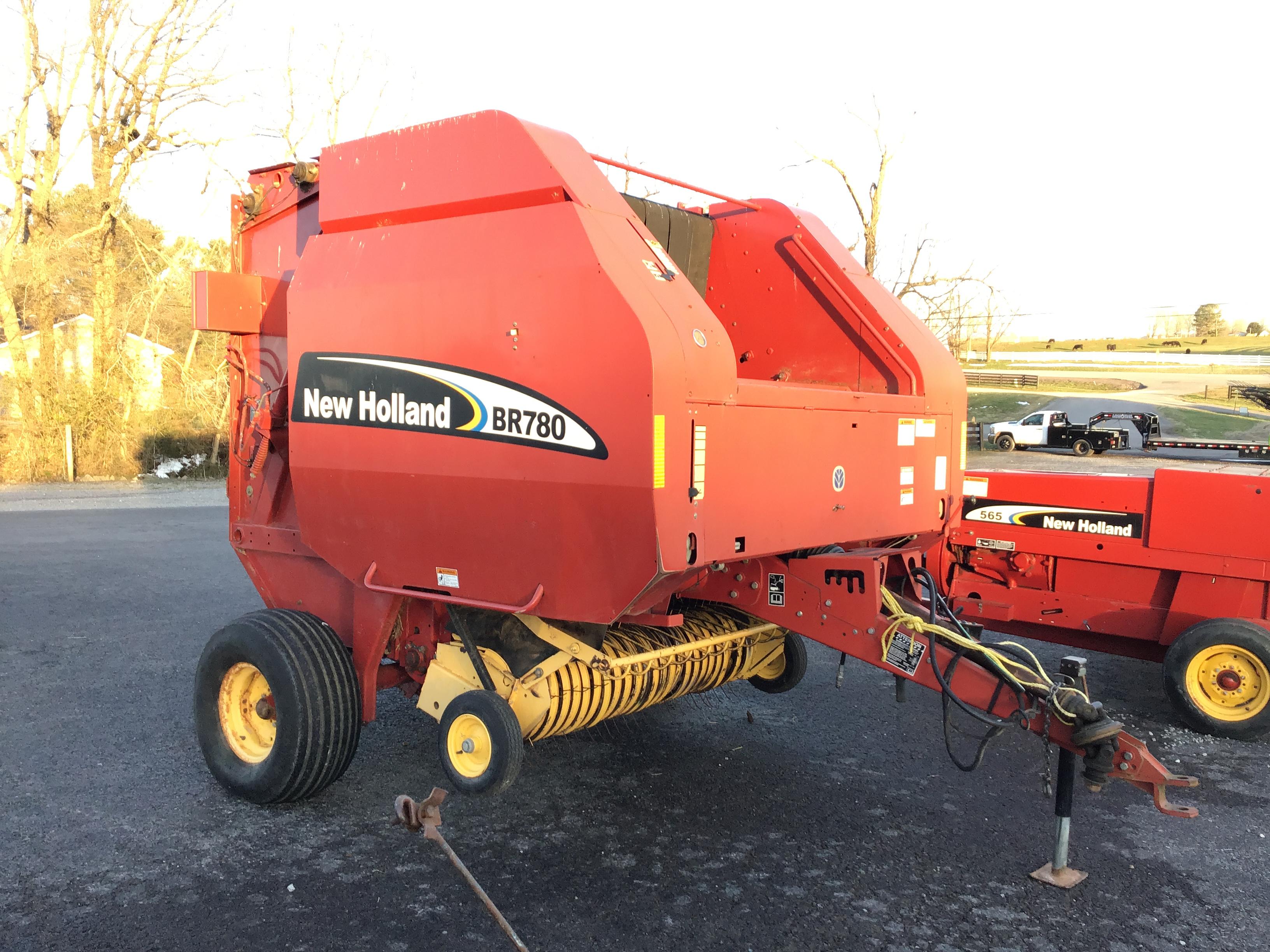 BR780 NEW HOLLAND ROUND BALER