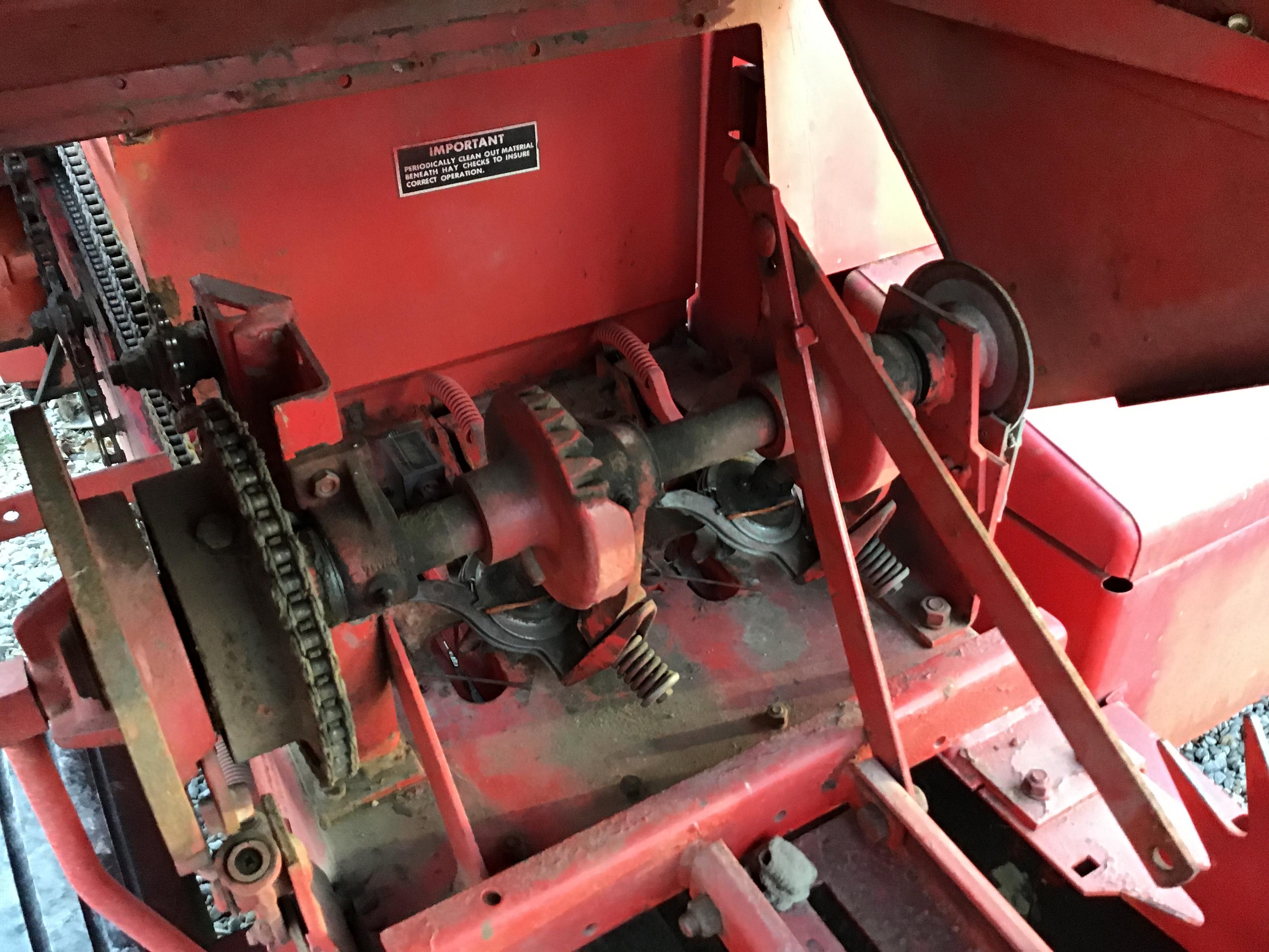224 MASSEY FERGUSON SQUARE BALER