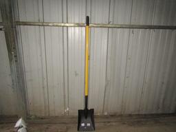 NEW SQUARE POINT SHOVEL