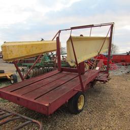 NEW HOLLAND BALE STACKER WAGON