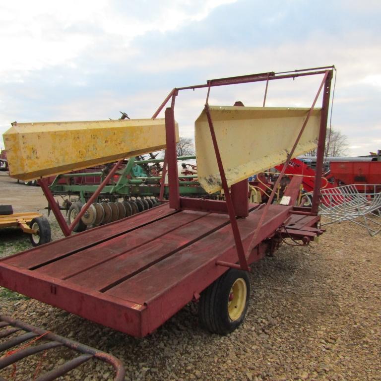 NEW HOLLAND BALE STACKER WAGON