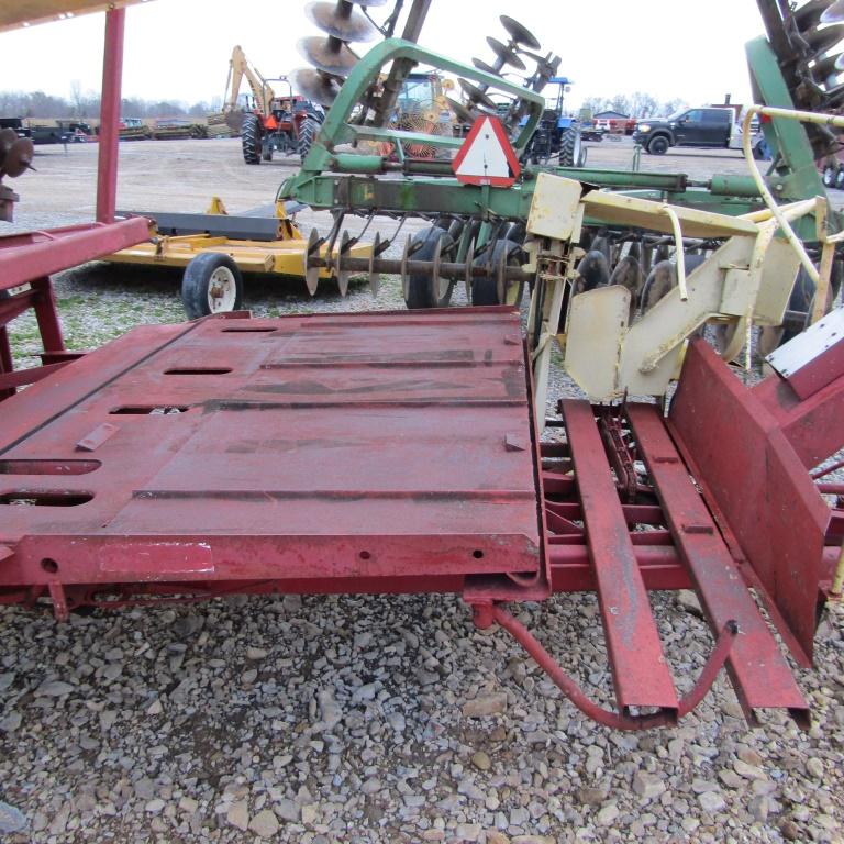 NEW HOLLAND BALE STACKER WAGON