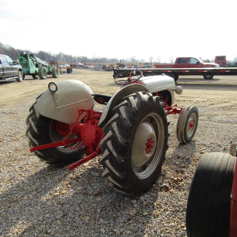 8N FORD TRACTOR