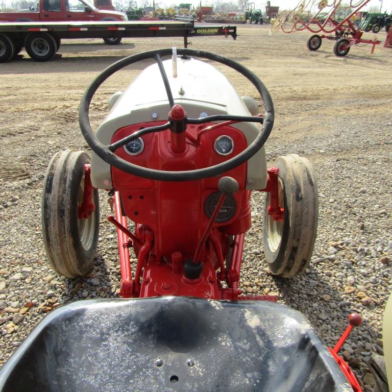 8N FORD TRACTOR