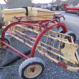 256 NEW HOLLAND DOLLY RAKE