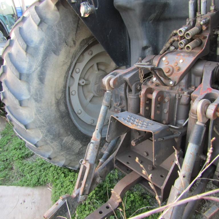 6180 MASSEY FERGUSON TRACTOR W/ CAB AND LOADER