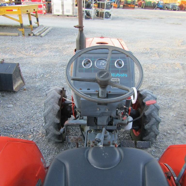 L2500 KUBOTA TRACTOR