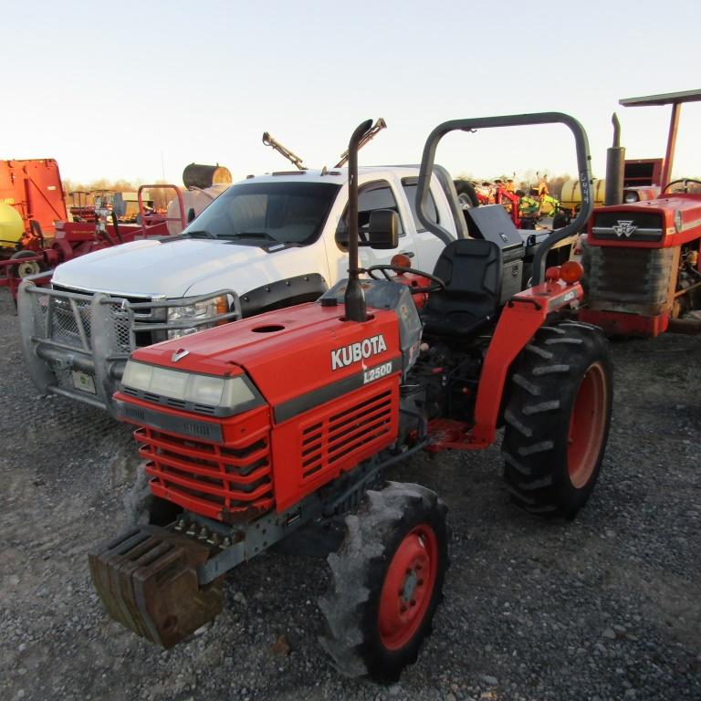 L2500 KUBOTA TRACTOR
