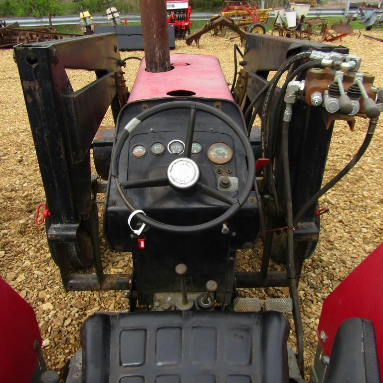 285 MASSEY FERGUSON TRACTOR W/ LOADER