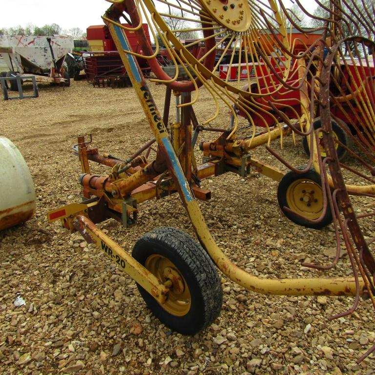 8 WHEEL VERMEER V-RAKE
