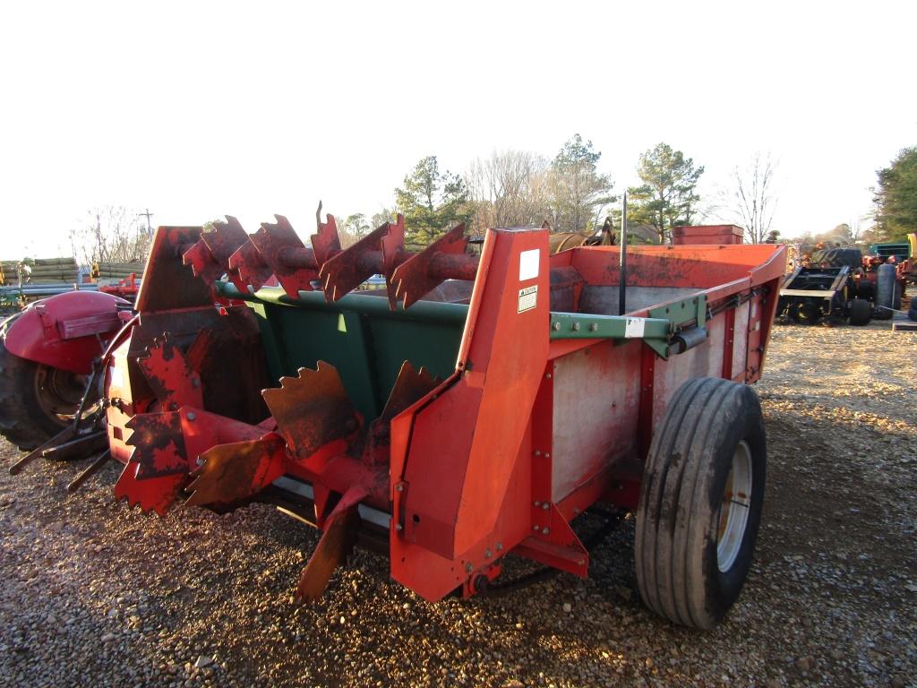 721 MASSEY FERGUSON MANURE SPREADER -NICE