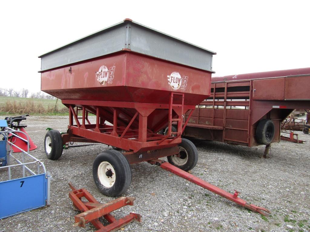 300 EZ-FLOW GRAVITY WAGON ON EZ TRAIL GEAR