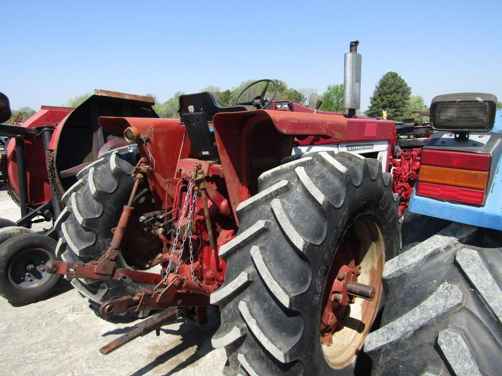 966 INTERNATIONAL TRACTOR
