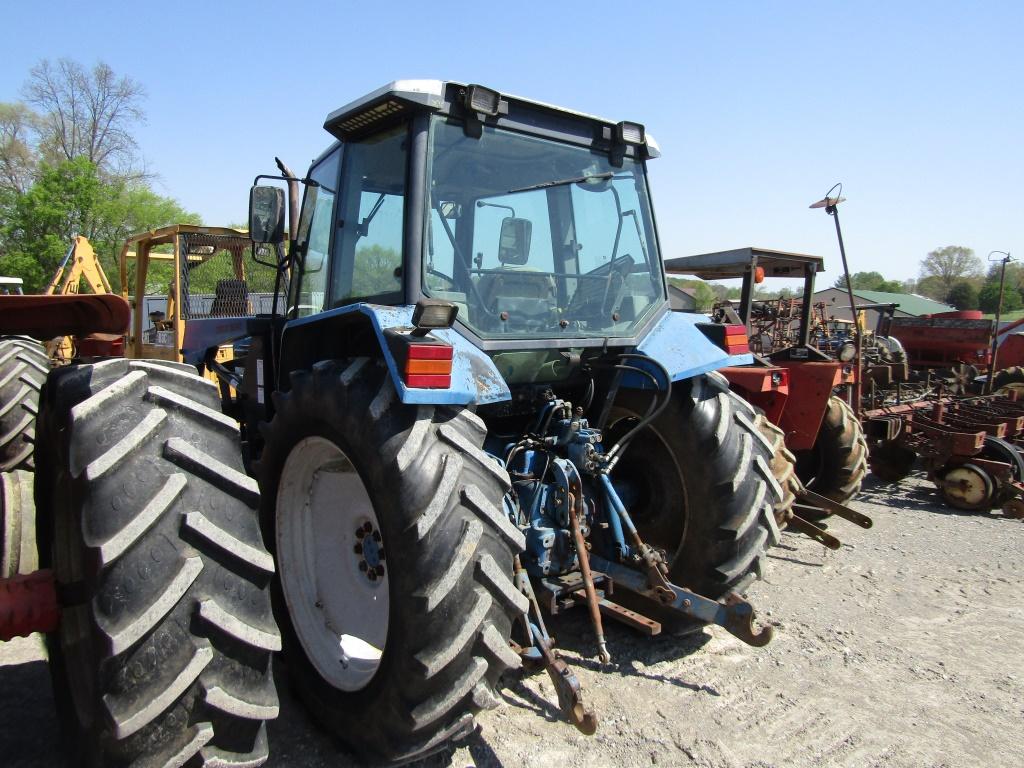 7840 FORD TRACTOR W/ CAB AND LOADER