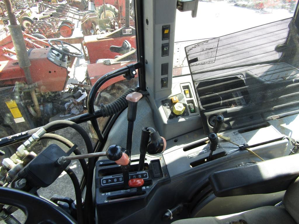7840 FORD TRACTOR W/ CAB AND LOADER