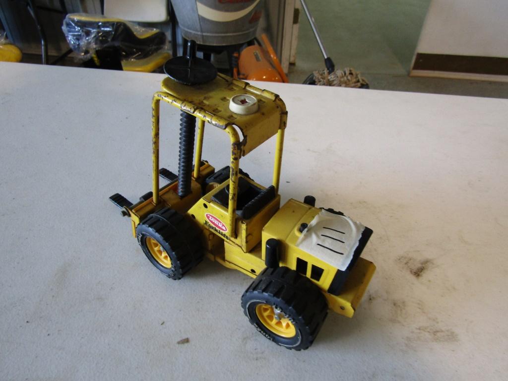 TONKA TOY FORKLIFT