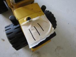 TONKA TOY FORKLIFT