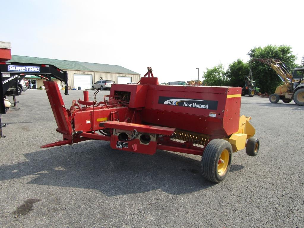 575 NEW HOLLAND SQUARE BALER