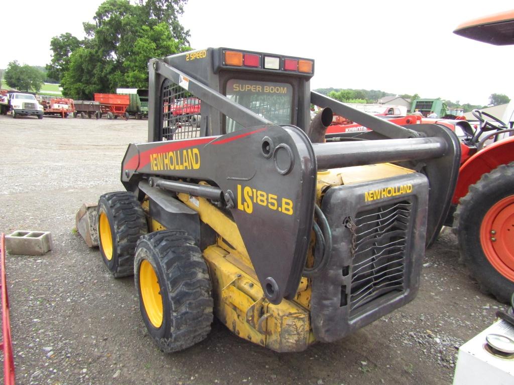 LS185.B NEW HOLLAND SKID STEER