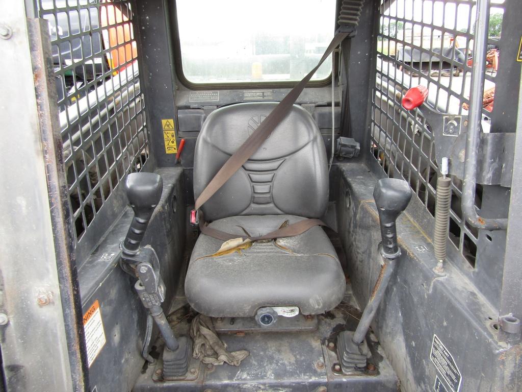 LS185.B NEW HOLLAND SKID STEER