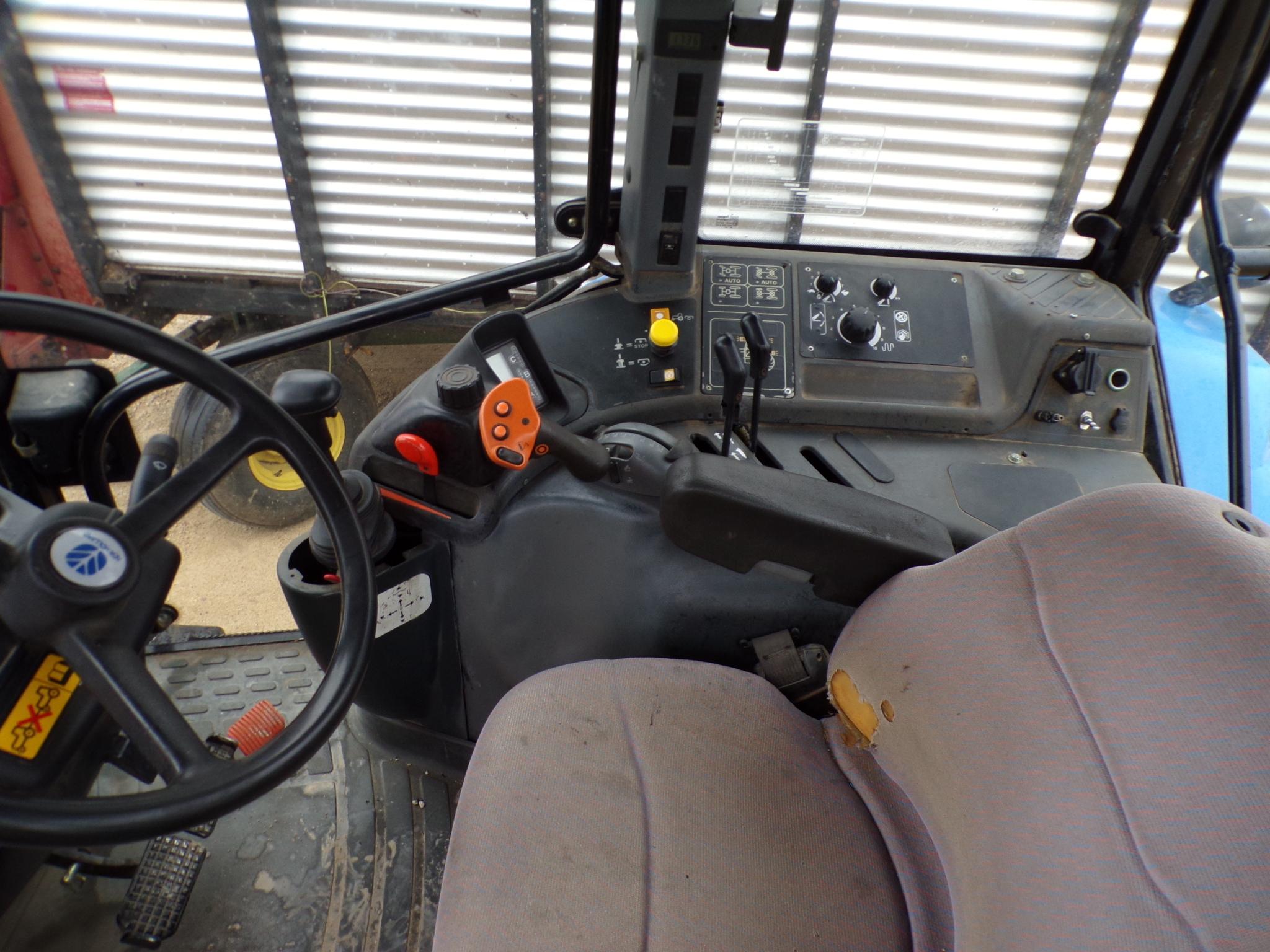 NEW HOLLAND TM130 2777