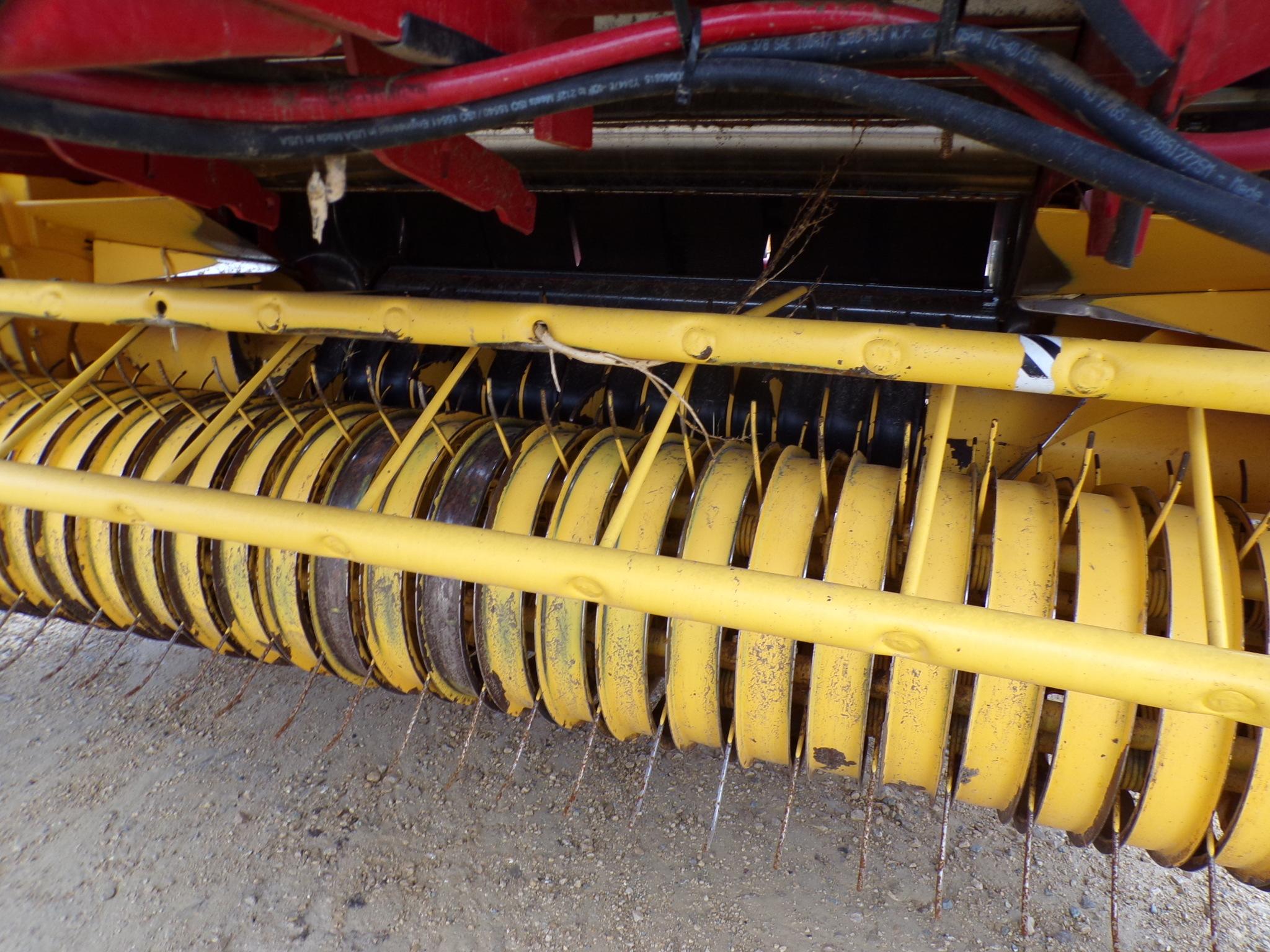 2015 NEW HOLLAND ROLL-BELT 460 2928