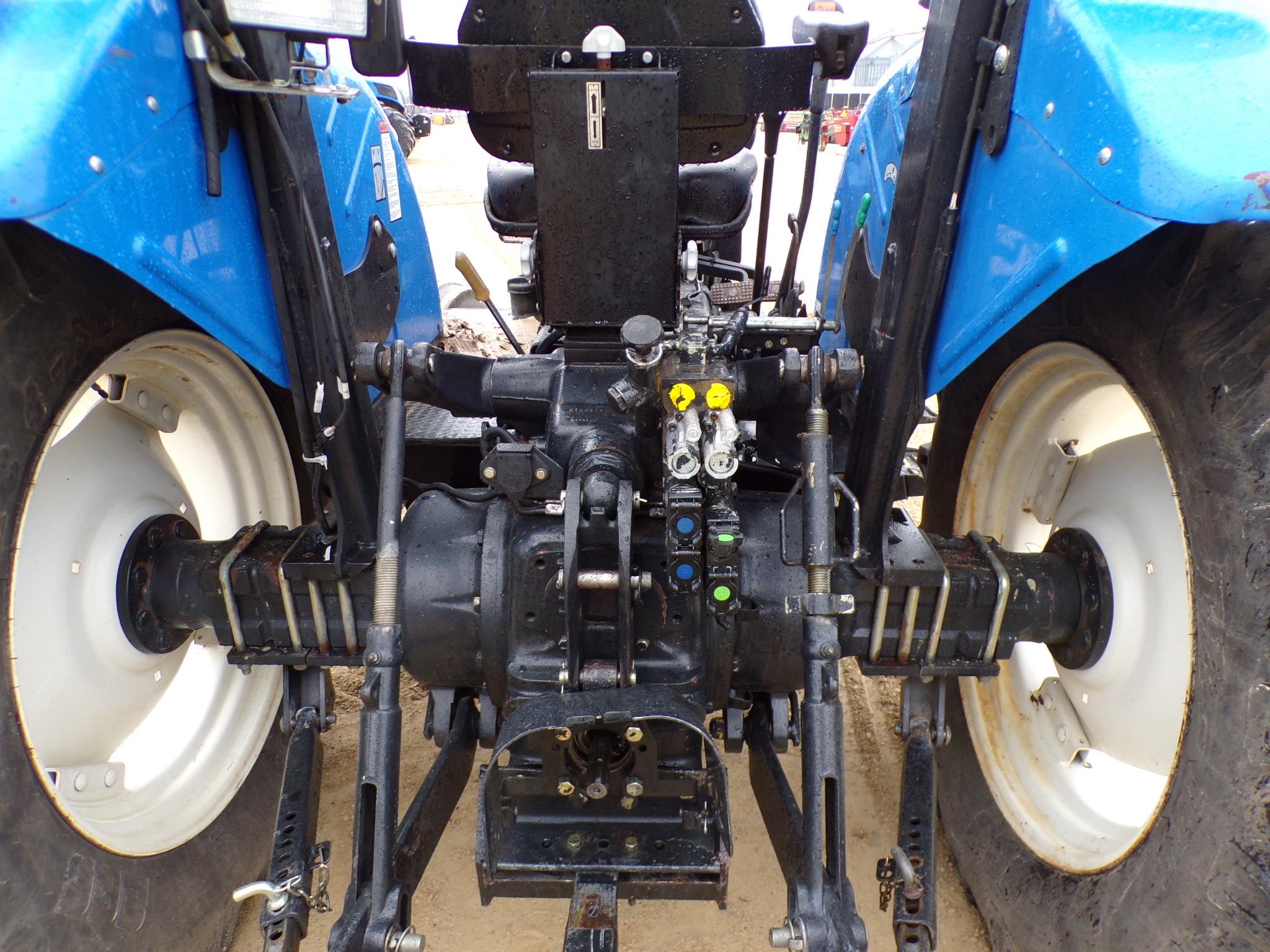 NEW HOLLAND TB110 3242