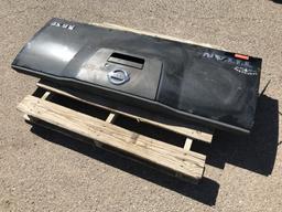 Nissan Titan Tailgate