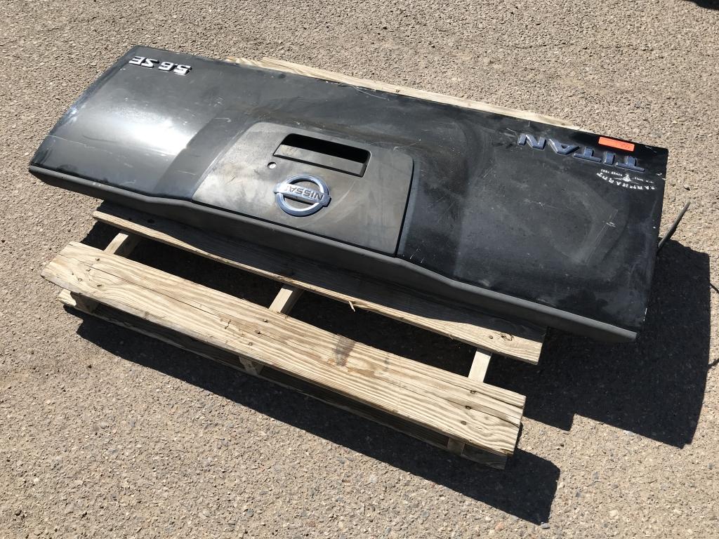 Nissan Titan Tailgate