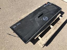 Nissan Titan Tailgate