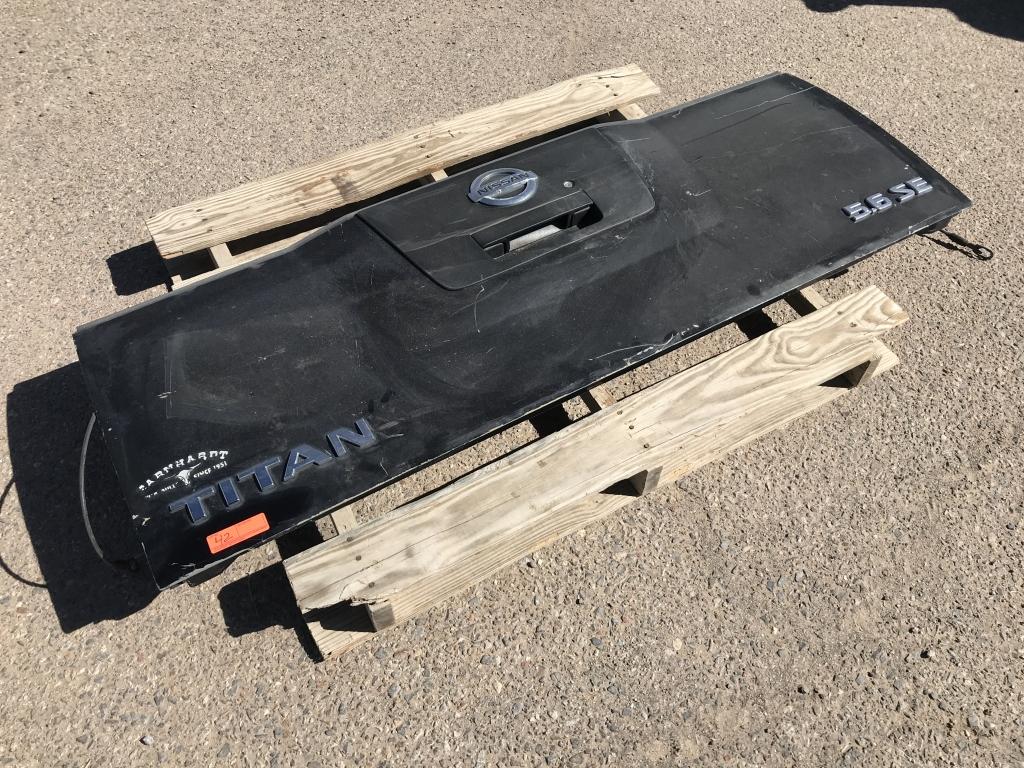 Nissan Titan Tailgate
