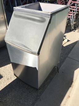 Manitowoc Commercial Ice Bin