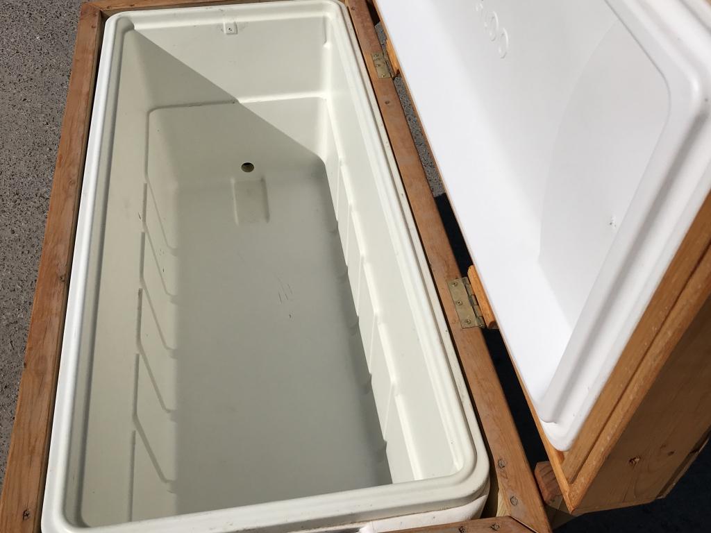 Rolling Igloo Ice Chest