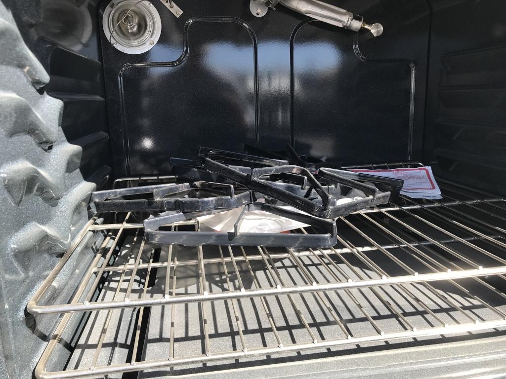 School Surplus Appliance - GE Gas Range/ Oven -E